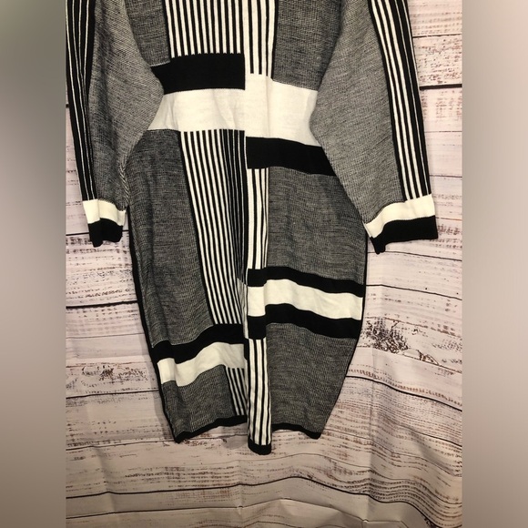 VENUS Black and White 3/4 Sleeve Scoop Neck Sweater Dress - Picture 6 of 14